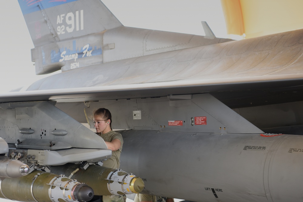 157th Airmen prepare jets for takeoff