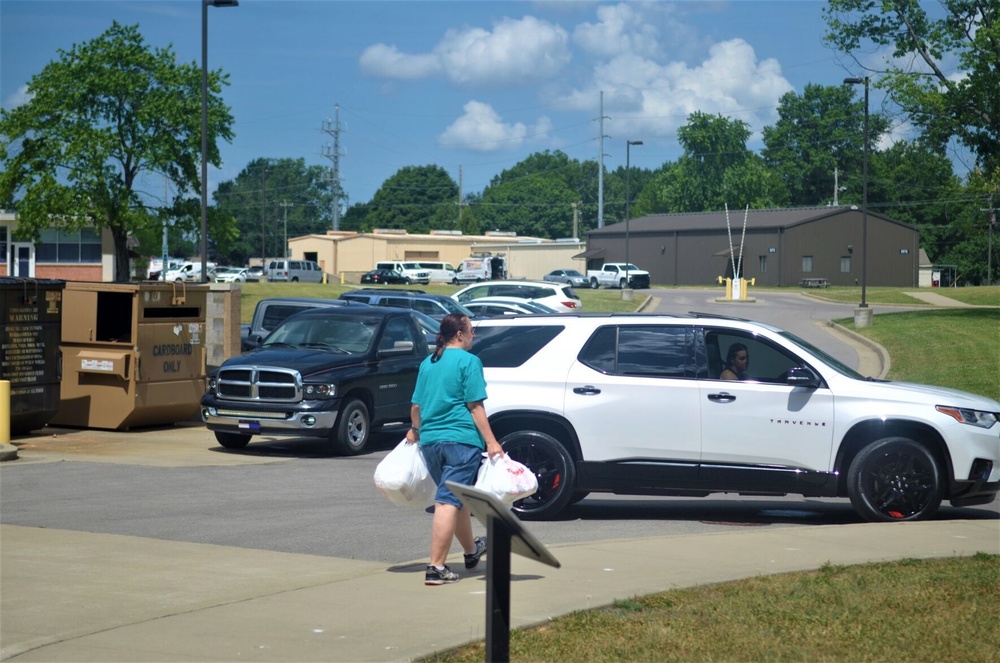 Fort Campbell grab and go program feeds children throughout summer