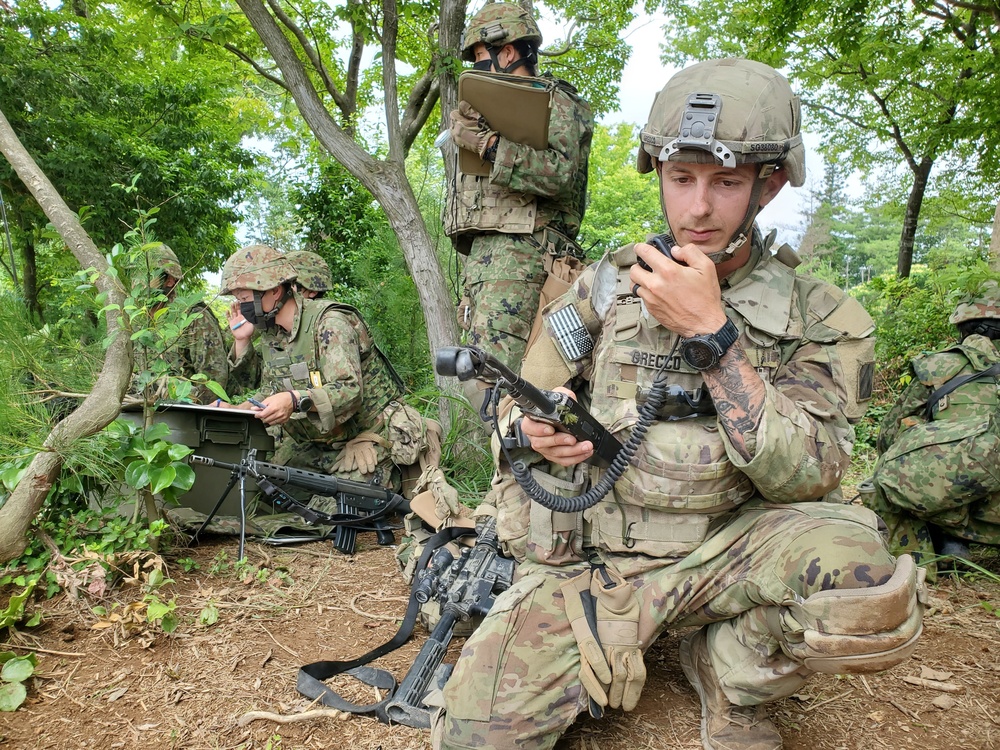 U.S. and Japan Ground Self-Defense Force mortar teams train together during Orient Shield 21-2
