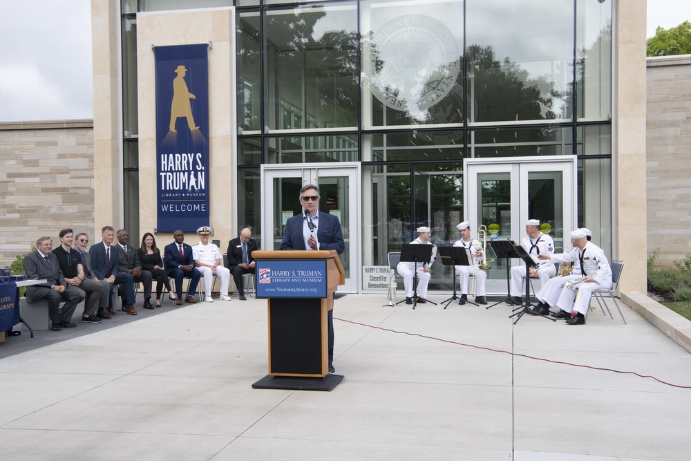 Sailors Attend Harry S. Truman Library and Museum Dedication During Kansas City Navy Week