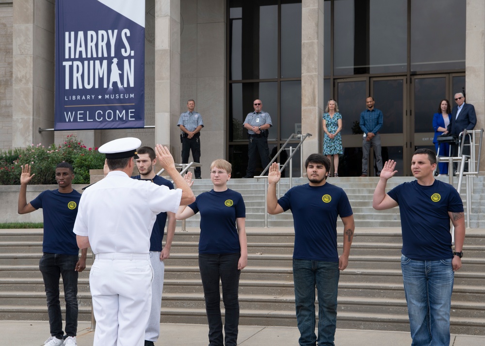 Sailors Attend Harry S. Truman Library and Museum Dedication During Kansas City Navy Week