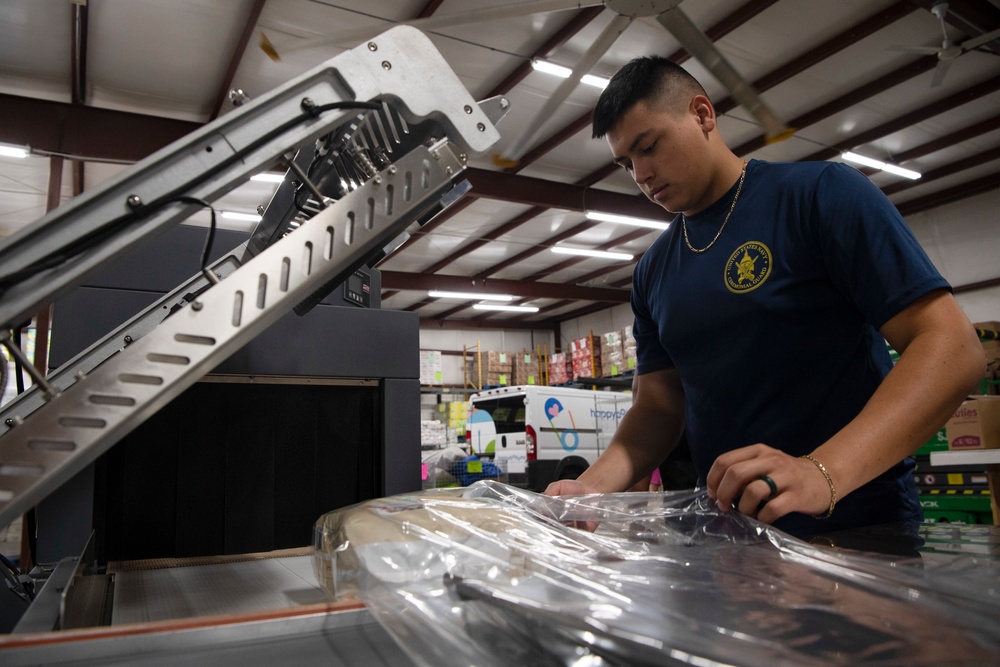 Sailors Give Back During Kansas City Navy Week 2021