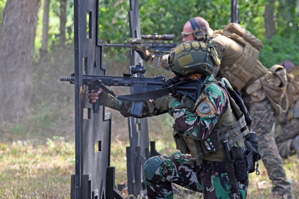 U.S. Marine Corps and Indonesian Korps Marinir Joint Training Exercise