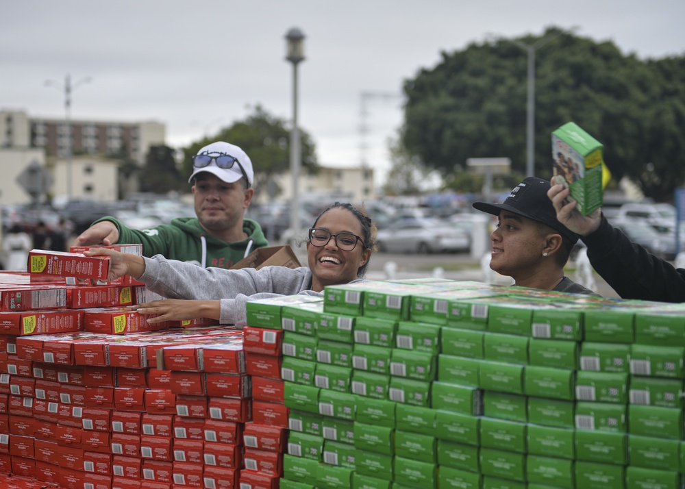 Naval Base San Diego Hosts USO Summer Tour