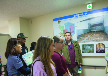 Eye-opener: Marines and civilians visit environmental facility / ごみ処理施設見学で海兵隊員 「目からうろこ」