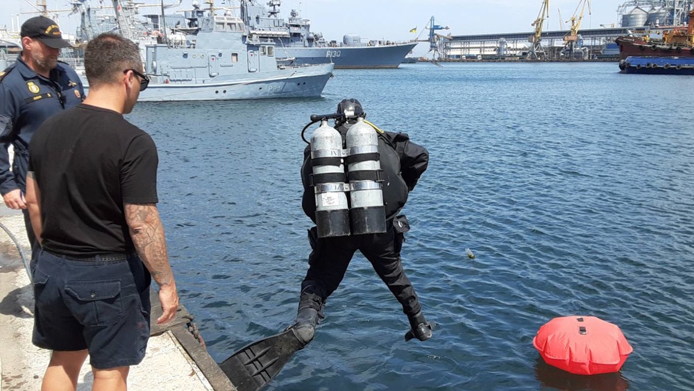 DVIDS - Images - Exercise SEA BREEZE RCN Clearance Divers [Image 1 of 13]