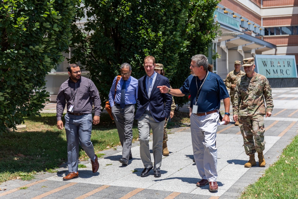 Interim Dean of Uniformed Services University School of Medicine, Captain Eric Elster, Visits Walter Reed Army Institute of Research