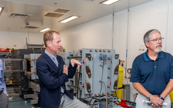 Interim Dean of Uniformed Services University School of Medicine, Captain Eric Elster, Visits Walter Reed Army Institute of Research