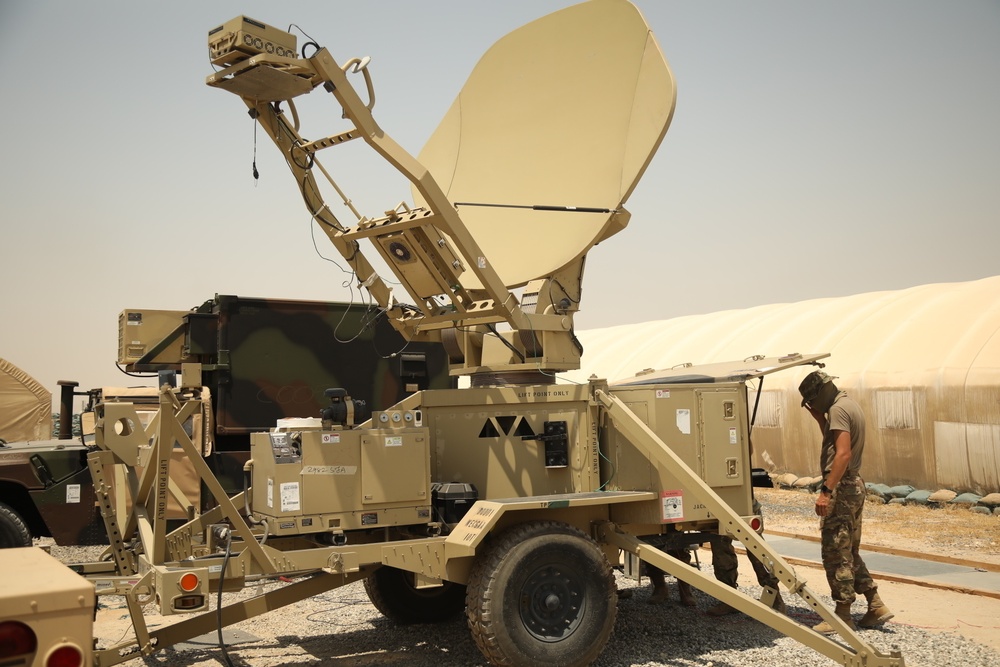 414th Signal Company conduct training on satellite transportable terminal