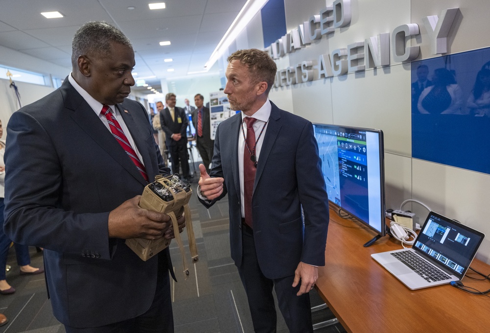 SECDEF Visits  Defense Advanced Research Projects Agency