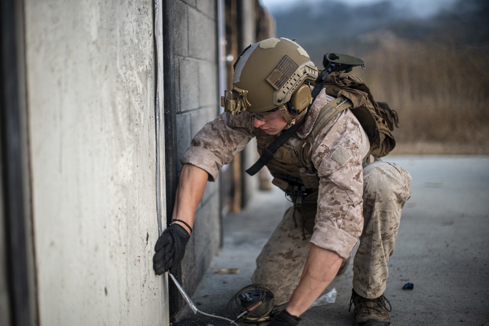 11th MEU Conducts Breaching Range