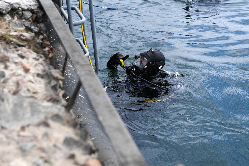 U.S. Navy Divers at Sea Breeze 2021