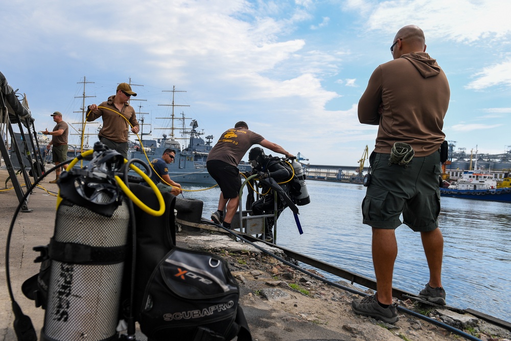 U.S. Navy Divers at Sea Breeze 2021