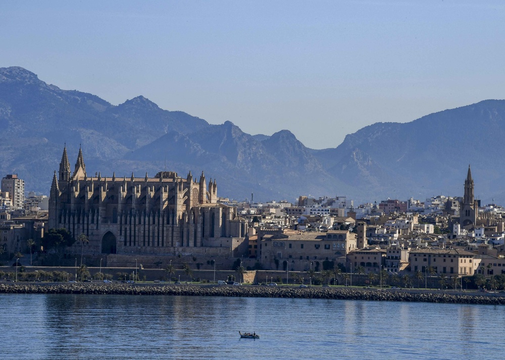 USS Hershel &quot;Woody&quot; Williams visits Palma, Mallorca