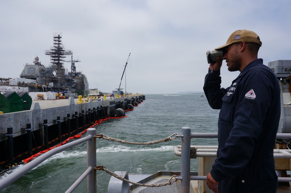 USS Lake Champlain (CG 57) Prepares To Get Underway