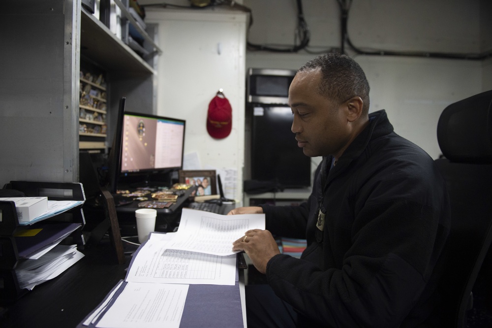 USS Carl Vinson (CVN 70) Sailors Perform Corrective Maintenance