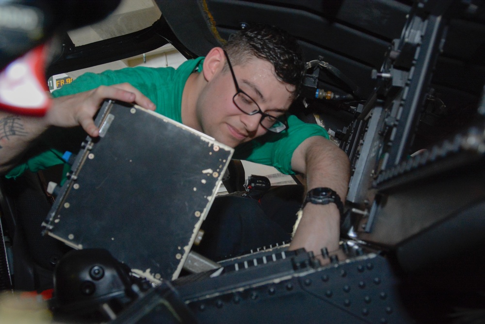 USS Ronald Reagan (CVN 76) Aviation Maintenance