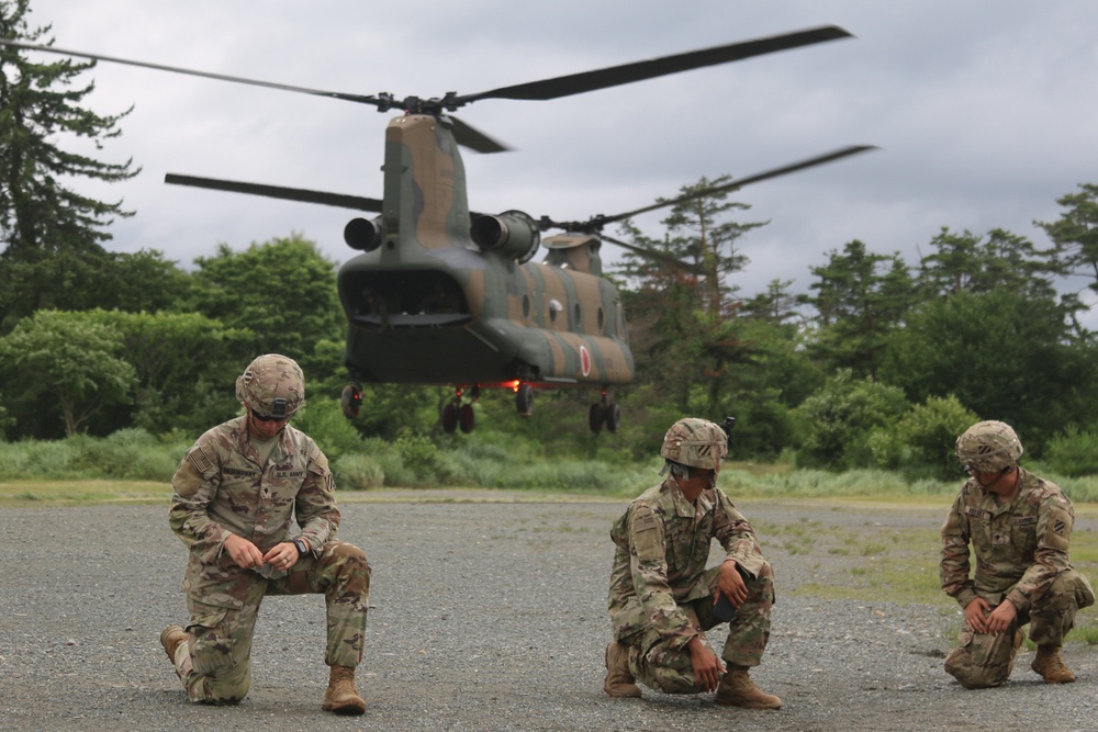 Dogface Soldiers train to conduct air assault operations on Japan Ground Self-Defense Force helicopters during Orient Shield 21-2