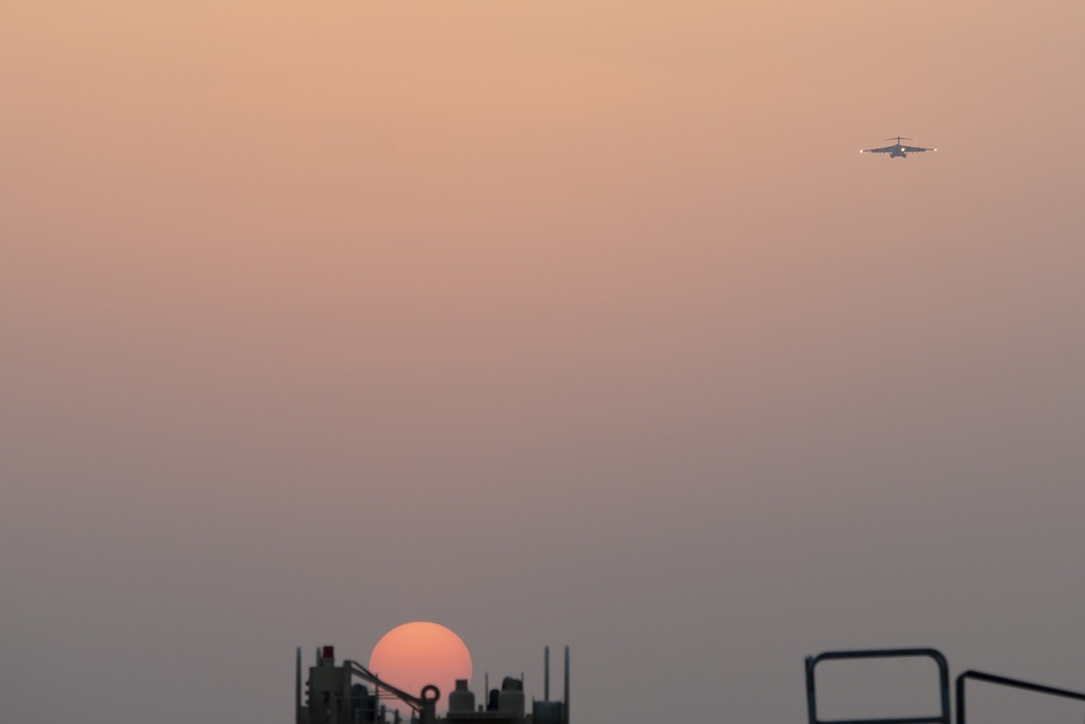 U.S. Airmen, Soldiers unload cargo, passengers