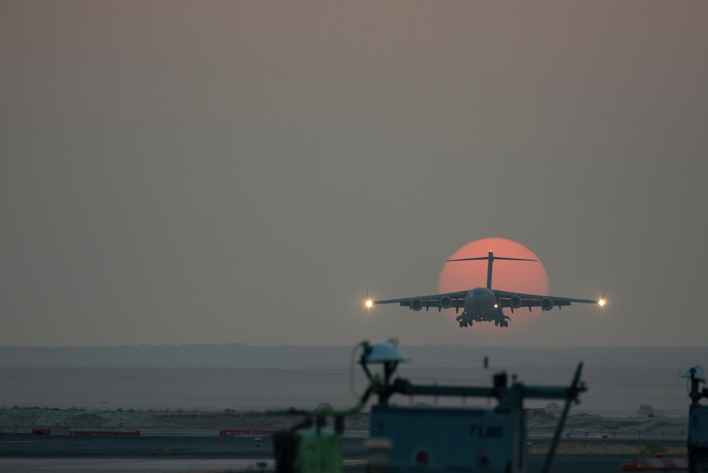 U.S. Airmen, Soldiers unload cargo, passengers