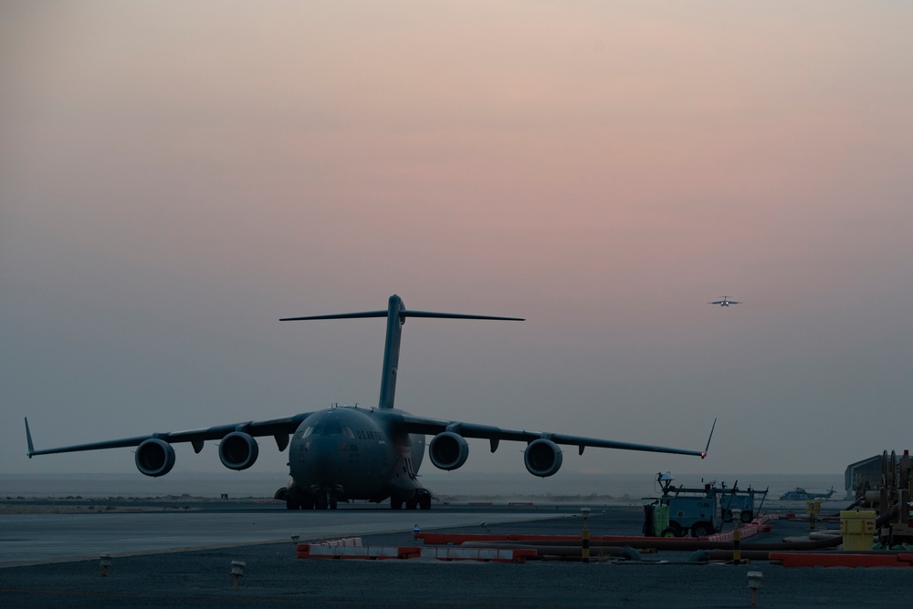 U.S. Airmen, Soldiers unload cargo, passengers