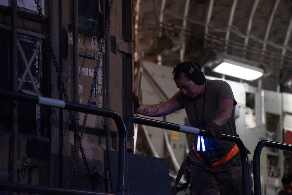 U.S. Airmen, Soldiers unload cargo, passengers