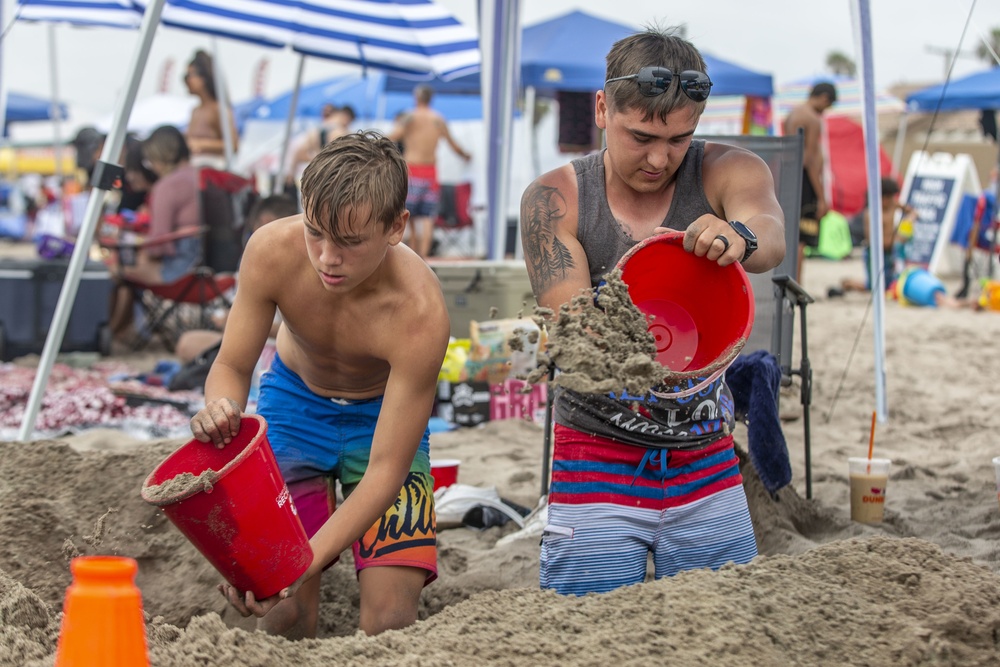 Service members, families relax at Del Mar beach for Independence Day