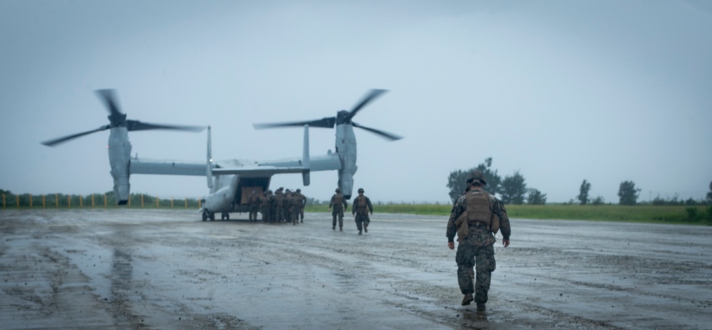 31st MEU conduct a FARP training exercise