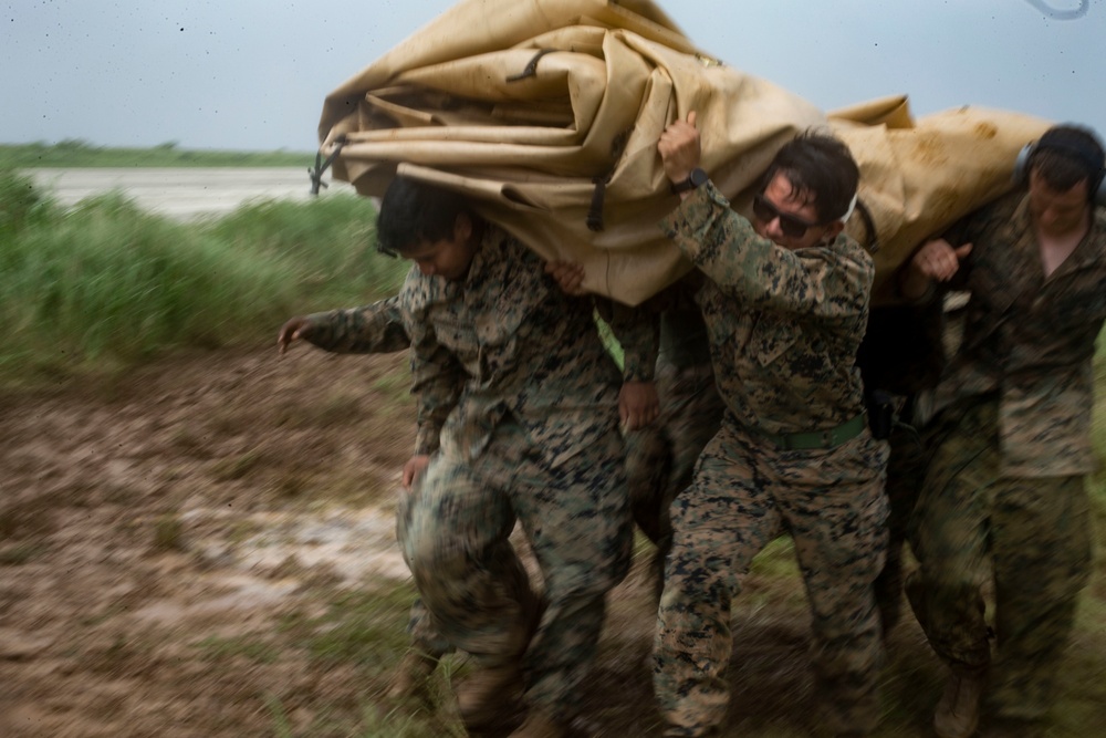 31st MEU conduct a FARP training exercise