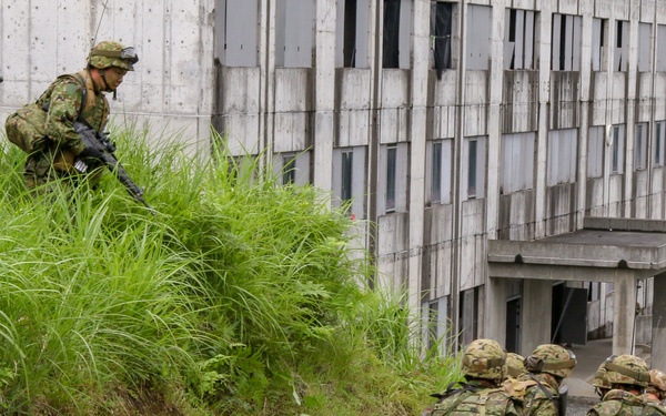Dogface Soldiers and Japan Ground Self-Defense Force members participate in bilateral operation during Orient Shield 21-2