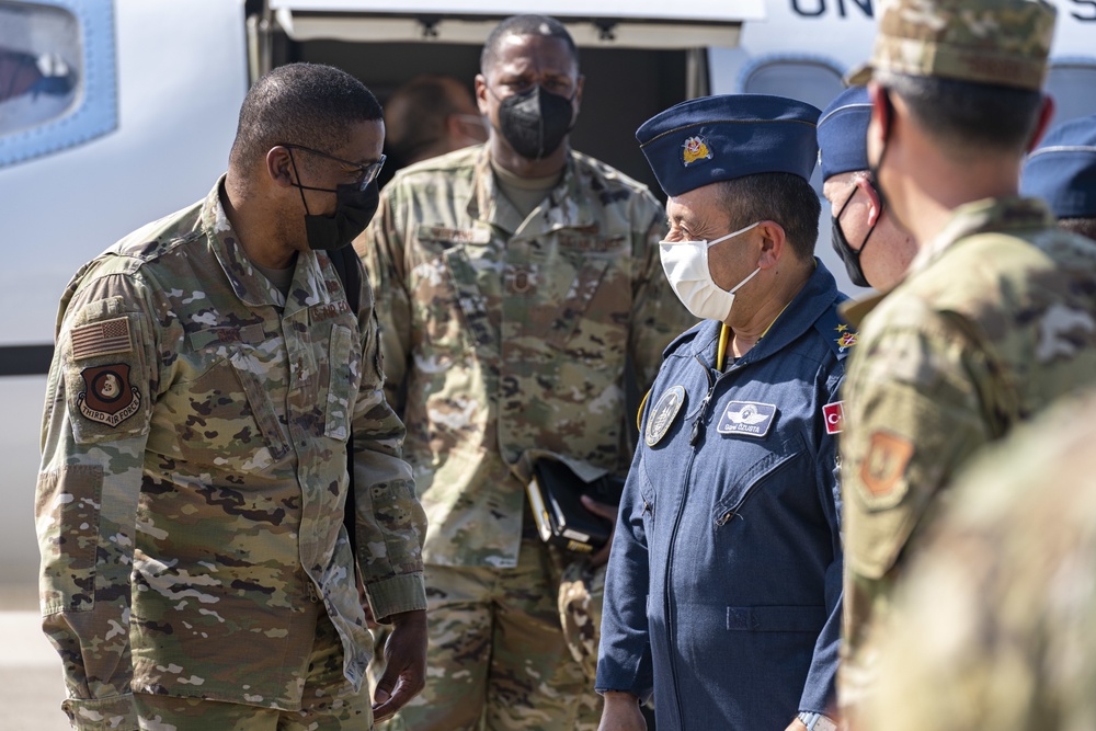 Incirlik AB leaders welcome Third AF commander