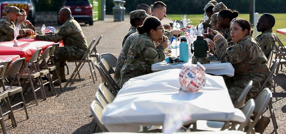 Gatesville Extends Hospitality to Soldiers about to Deploy