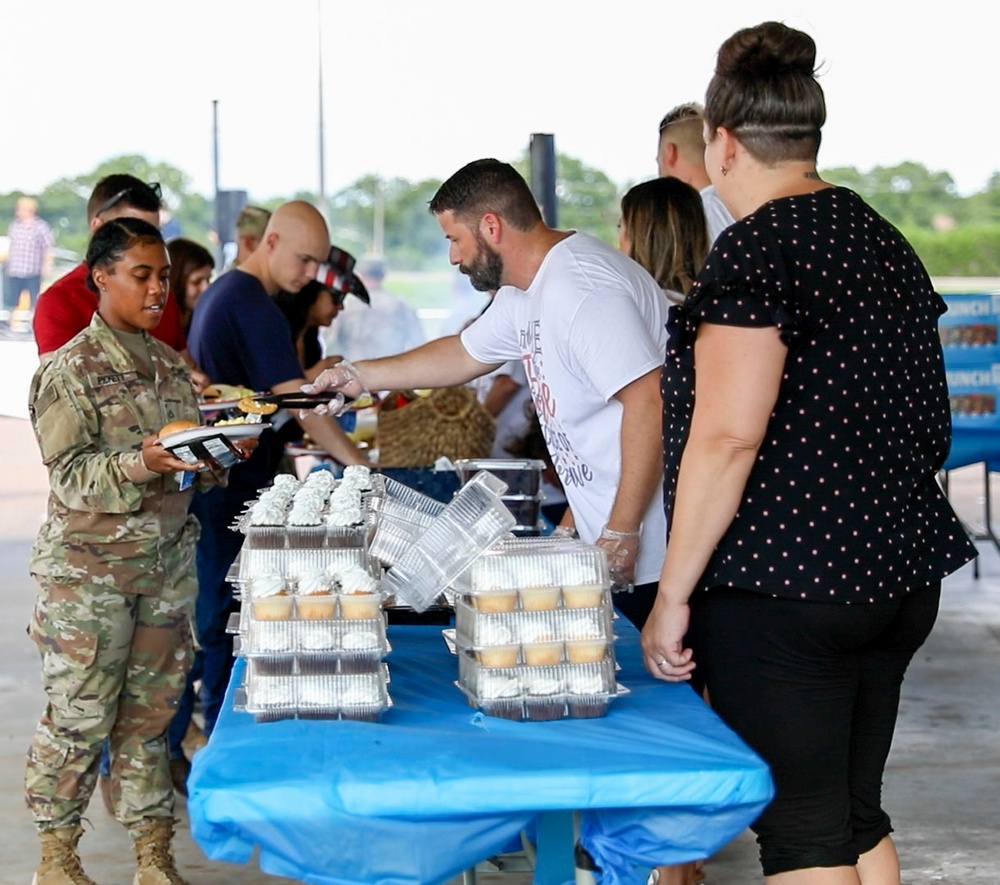 Gatesville Extends Hospitality to Soldiers about to Deploy