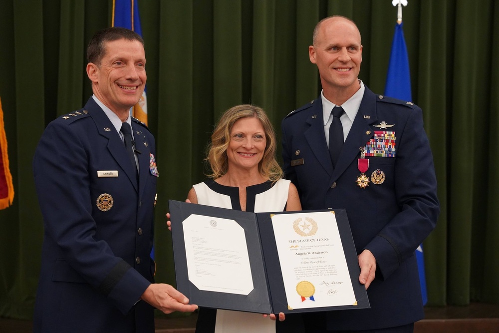 DVIDS - Images - Former 688th Cyberspace Wing commander retires [Image ...