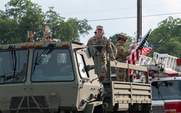 Tigers lead Ray City parade