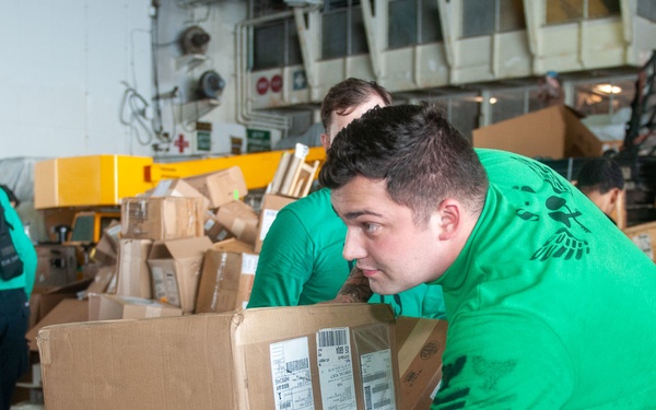 USS Ronald Reagan (CVN 76) Replenishment-at-Sea