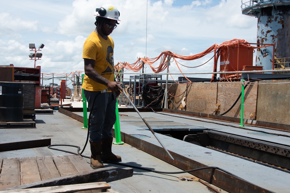 Dvids Images Shipyard Worker Image 9 Of 9 0575