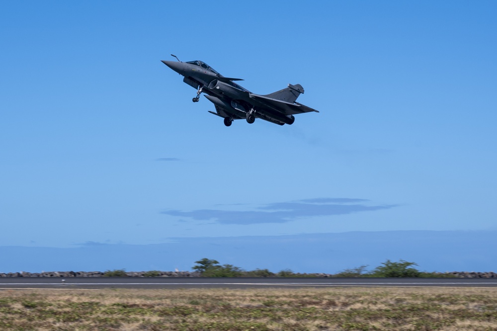 Hawaiian Raptors train with French Air Force