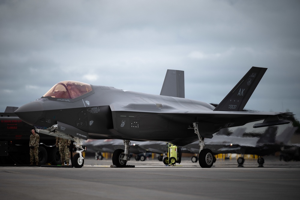 DVIDS - Images - 355th AMU conducts first hot pit refueling as an F-35 ...