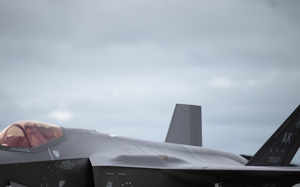 355th AMU conducts first hot pit refueling as an F-35 unit