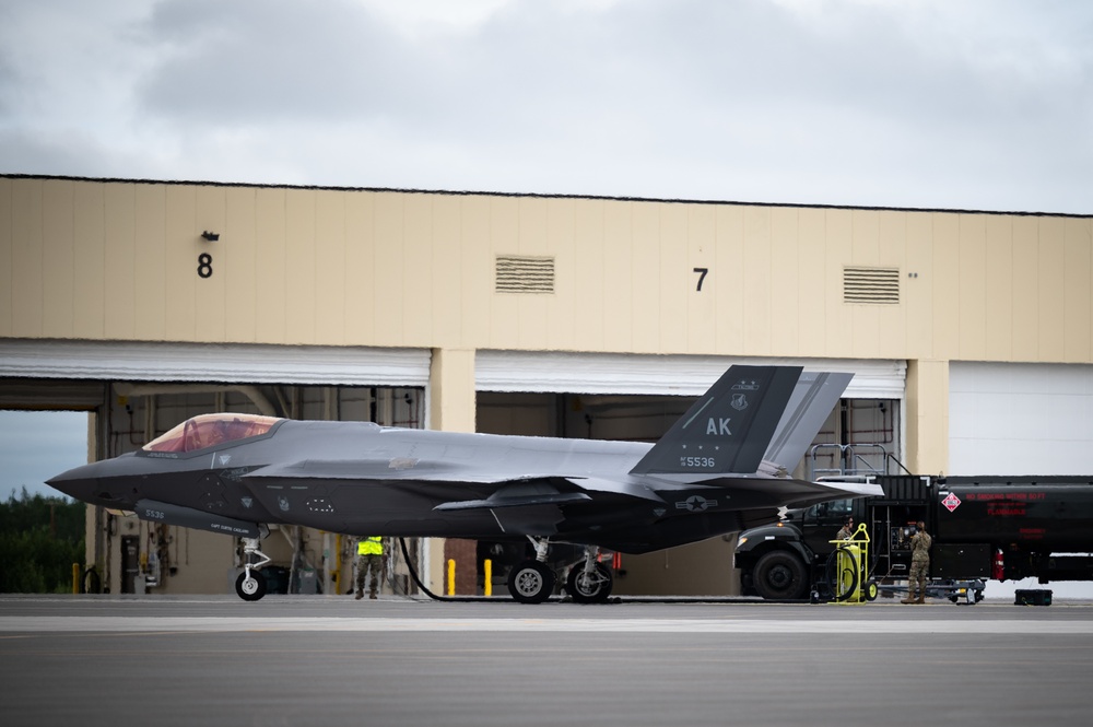 355th AMU conducts first hot pit refueling as an F-35 unit