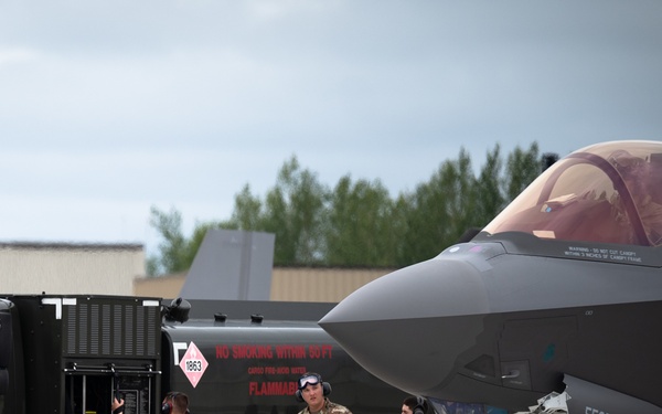 355th AMU conducts first hot pit refueling as an F-35 unit