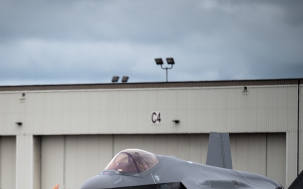 355th AMU conducts first hot pit refueling as an F-35 unit