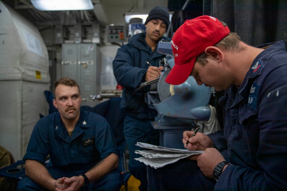 Sailors conduct damage control training