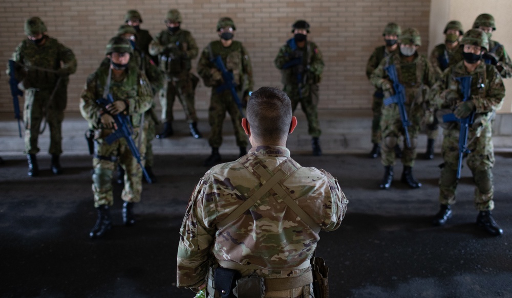 Yokota trainers instruct CQC tactics