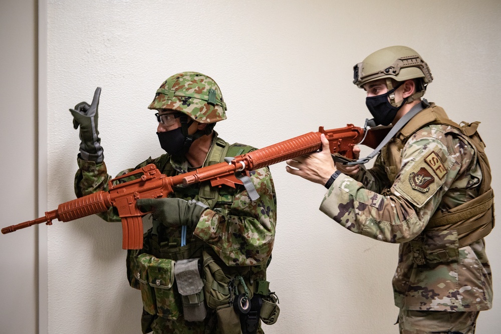 Yokota trainers instruct CQC tactics