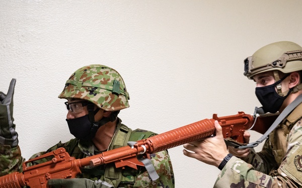 Yokota trainers instruct CQC tactics