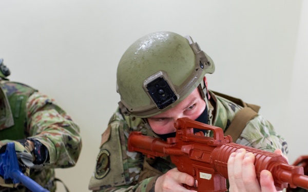 Yokota trainer instructs CQC tactics