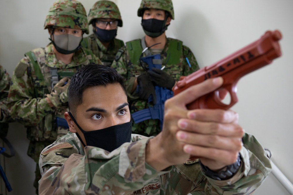 Yokota trainer instructs CQC tactics