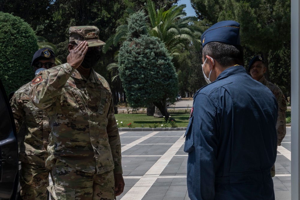 Third AF commander visits 10th Tanker Base commander